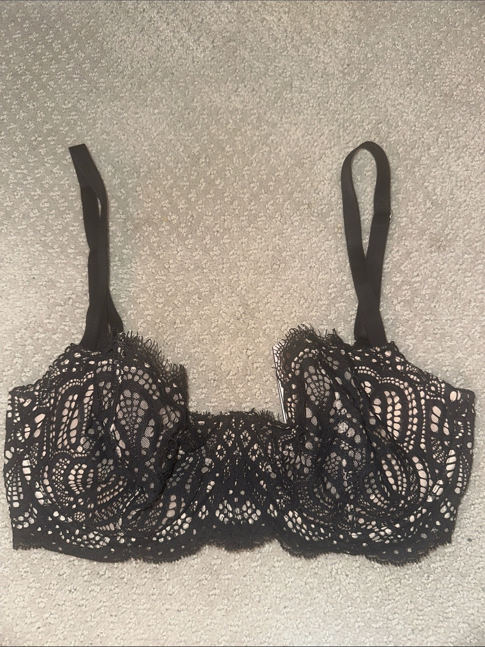 Like New! VS "Dream Angels Push-up" Lace  Bra - Black 32DDD